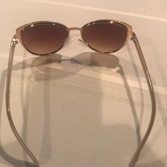 Women\'s design sunglasses. NEW