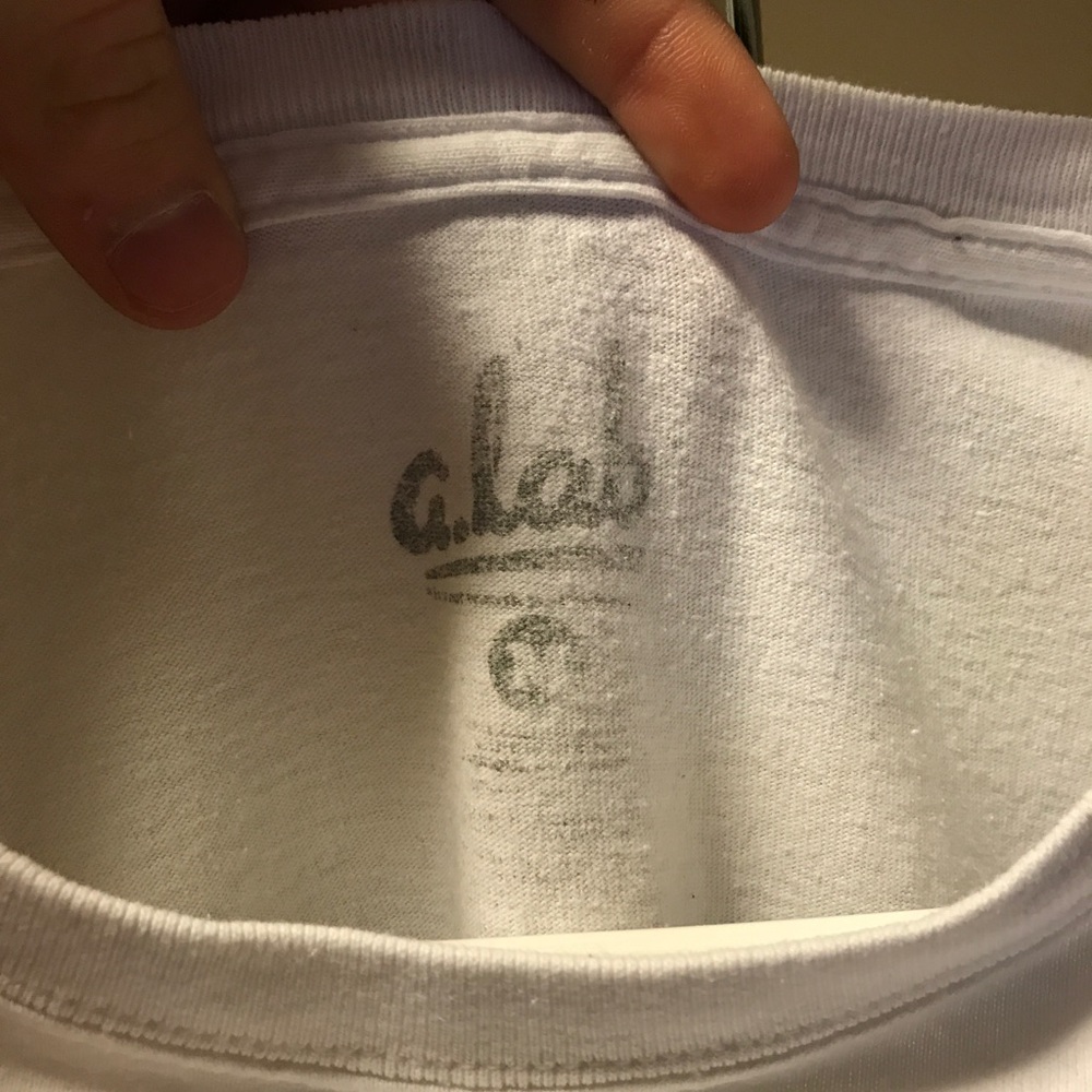 White dolphin tee - Picture 3 of 3