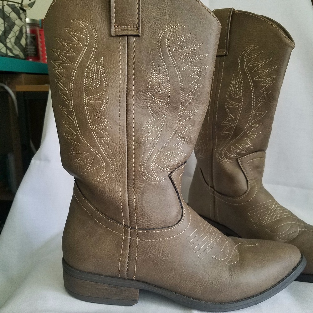 Rampage Wamblee Boots Taupe size 8