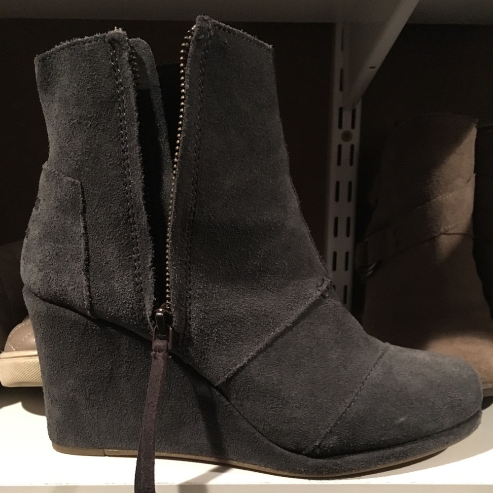 Tom desert wedge grey suede boots size 8