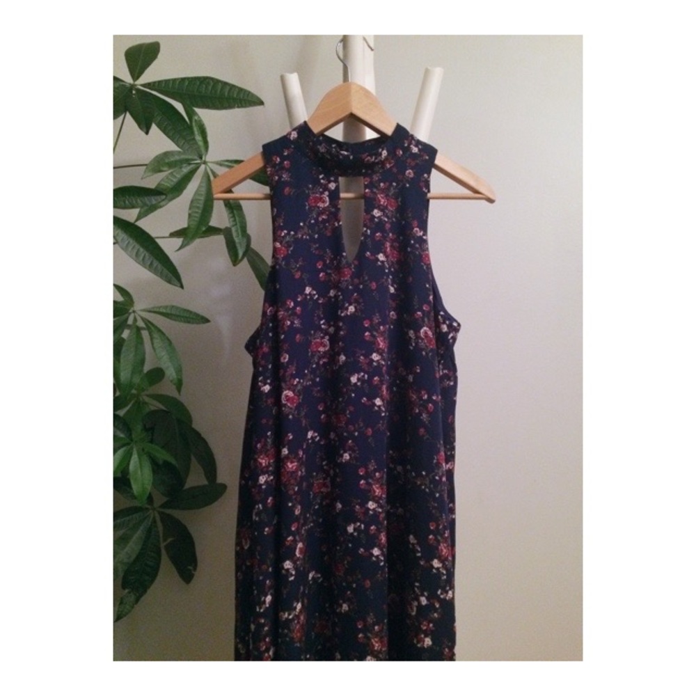 NEW FRANCESCA'S FLORAL DRESS, CUTOUTS M