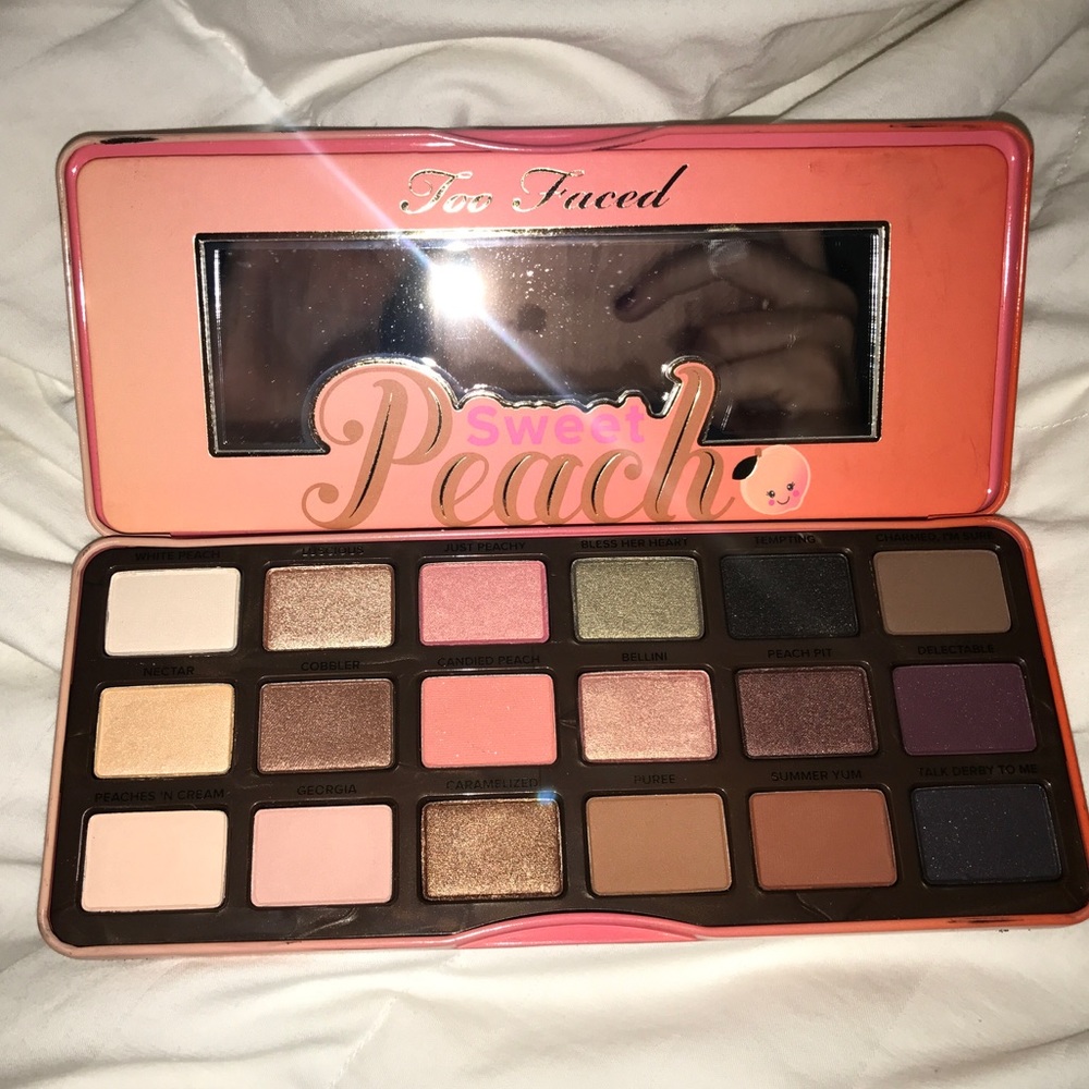 Too faced peach eyeshadow pallet