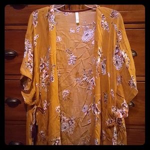 Xhilaration floral yellow kimono