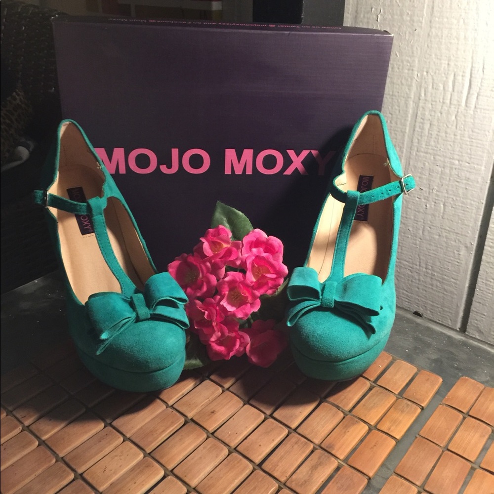 Mojo Moxy green bow pumps