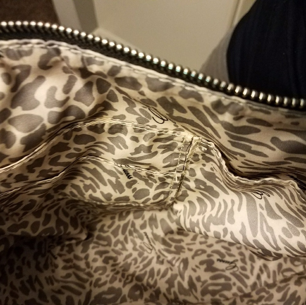Guess - Picture 3 of 5