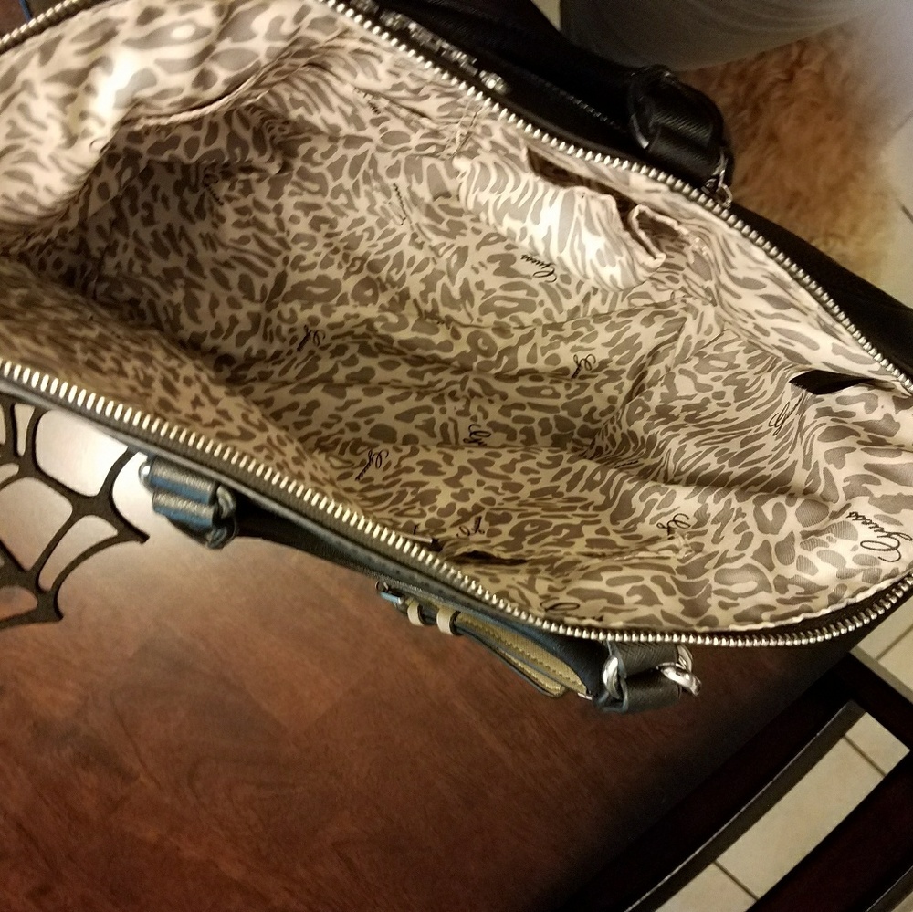 Guess - Picture 4 of 5