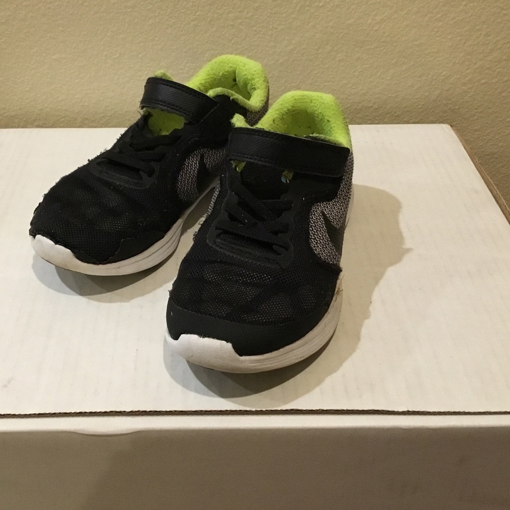 1.5Y Nike sneakers