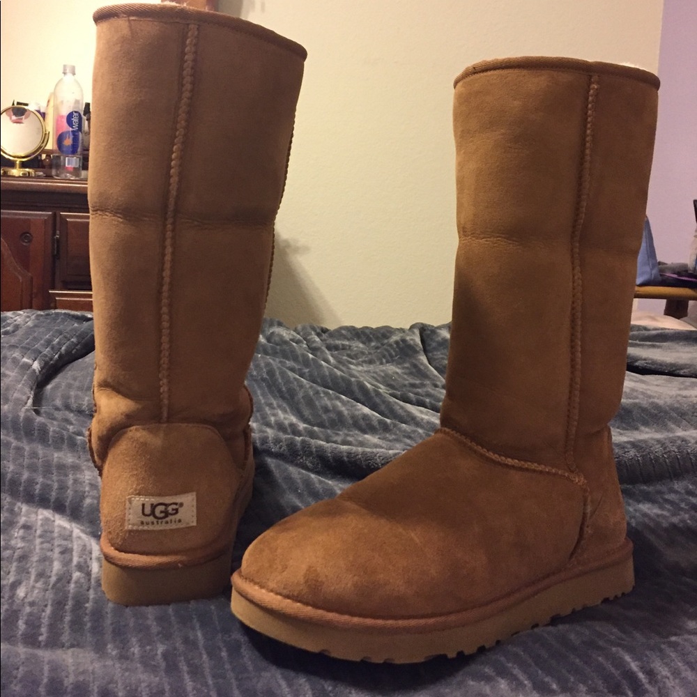 Tall tan authentic ugg boots💙