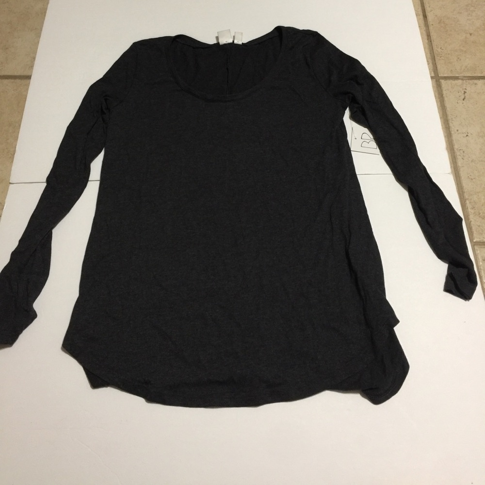 Gray long sleeve shirt