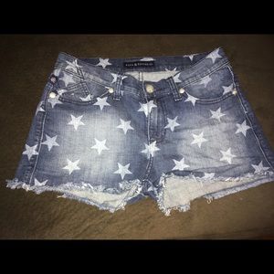 Rock & Republic size 6 Jean shorts with stars