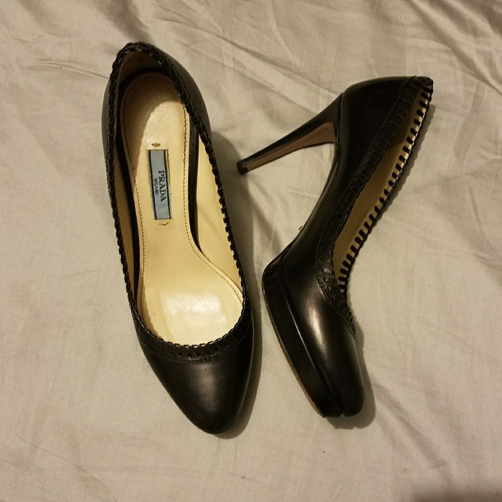 Black Prada Closed Almond Toe Braided Heels 6.5