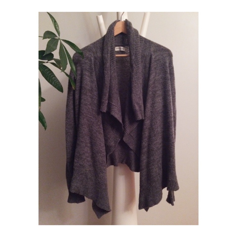 ABERCROMBIE GREY SWEATER CARDIGAN M/L
