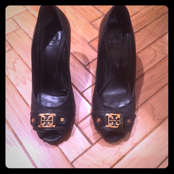 Tory Burch Carnell Women Peep Toe Leather Wedge - Picture 1 of 8