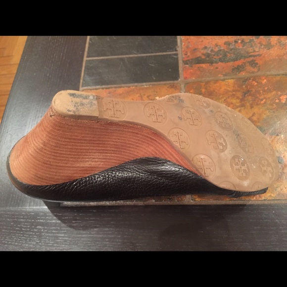 Tory Burch Carnell Women Peep Toe Leather Wedge - Picture 4 of 8