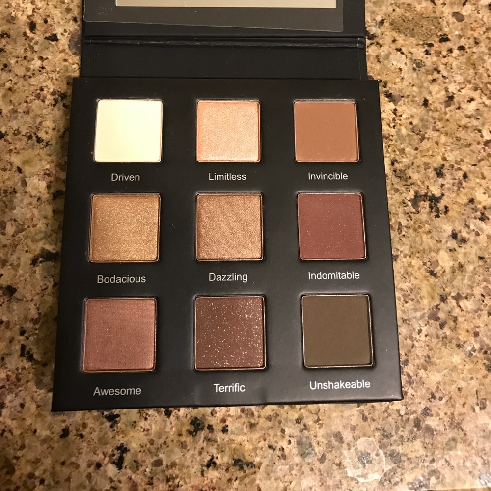 RealHer Play Book Eye Shadow Palette II