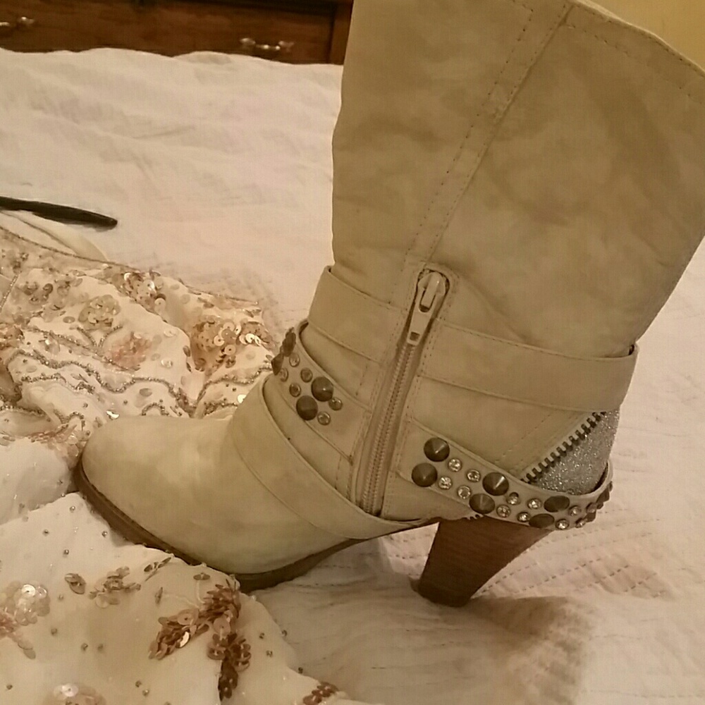 ♡Not Rated Spiffy Cream Boots♡