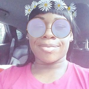 Meet your Posher, April