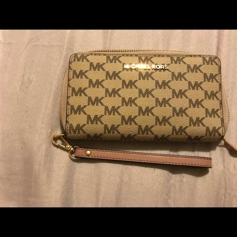 Michael Kors Jet Set Travel Smartphone Wristlet