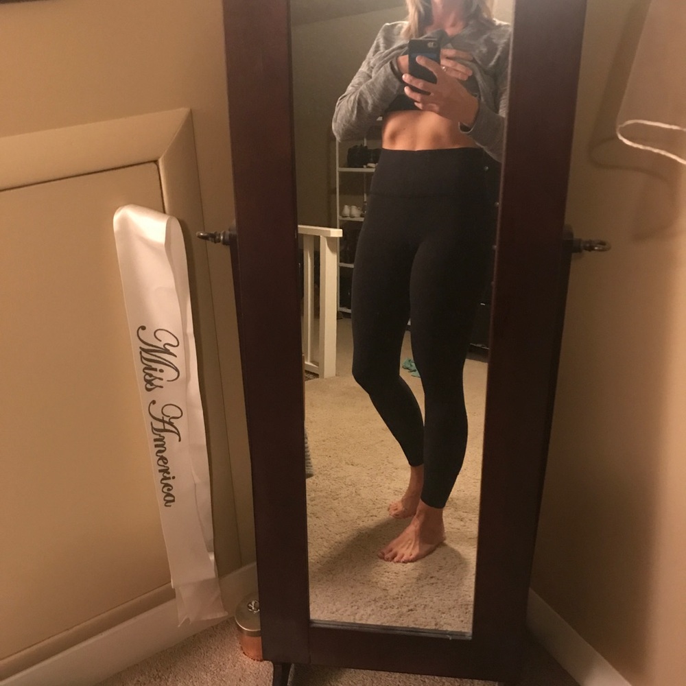 Black Lulu Lemon Hi-Waisted Leggings - Size Med -