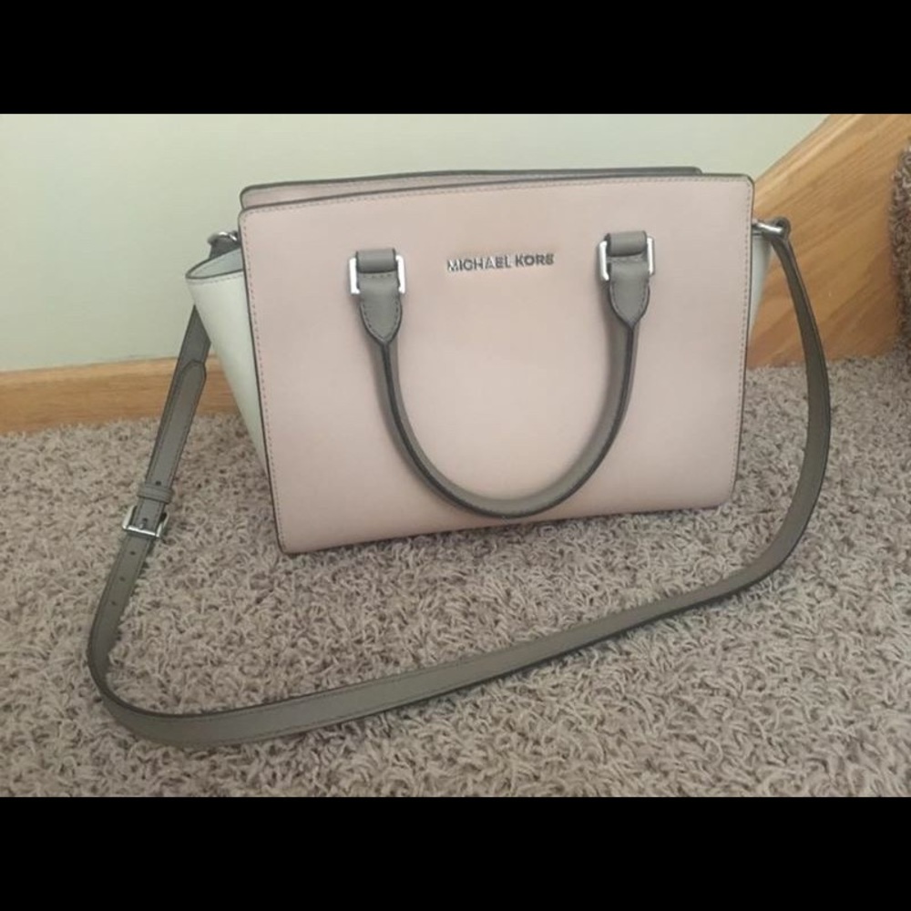 Micheal Kors Purse