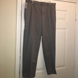 NWT Dockers Classic Fit Gray Khaki size 36x30