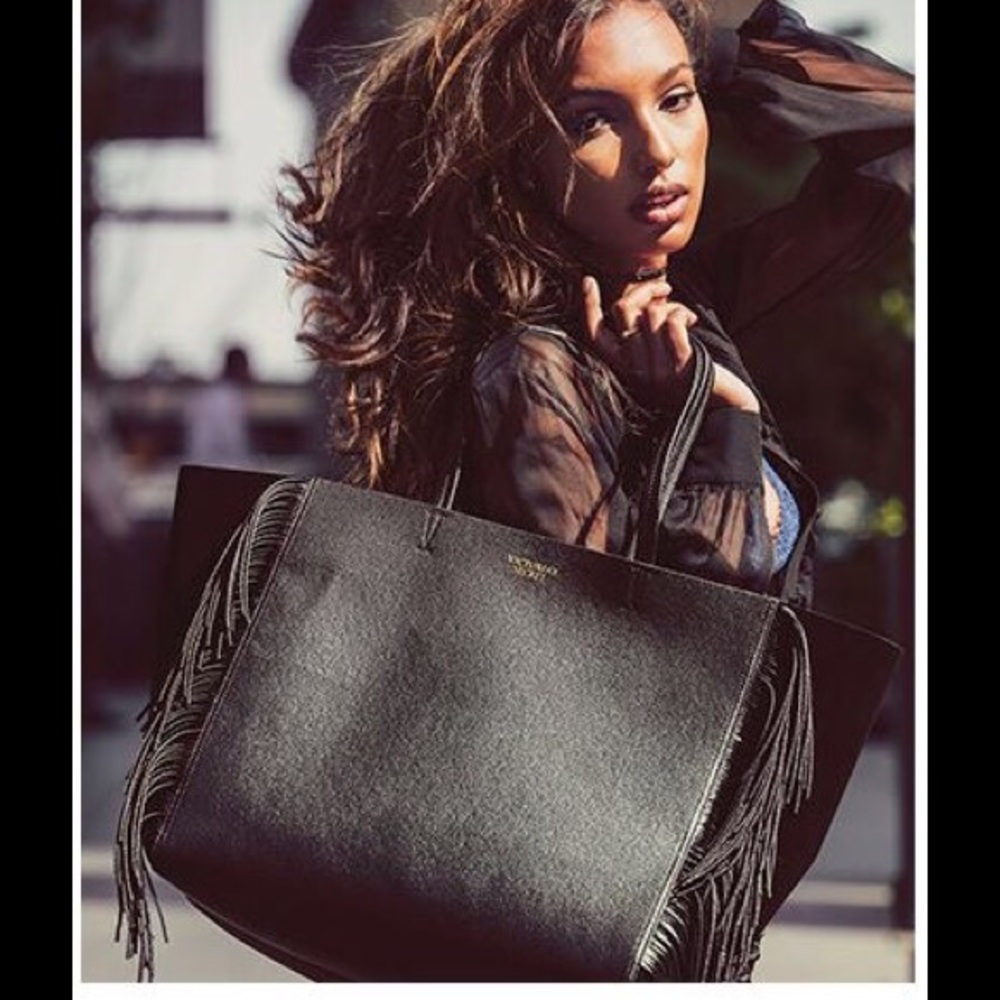 😍😍BNWT VS faux leather black fringe tote