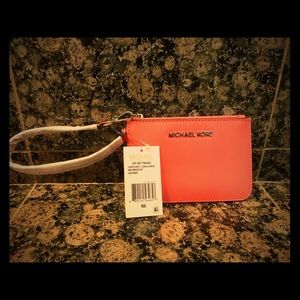 BNWT Coral Micheal Kors small wristlet
