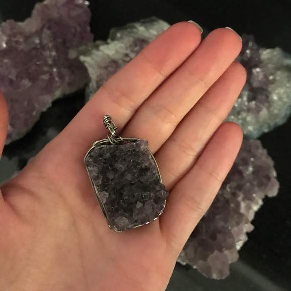 CRYSTAL AMETHYST NECKLACE🌛 - Picture 2 of 5