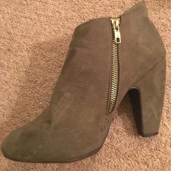 ✨Suede Booties ✨ - Picture 1 of 5