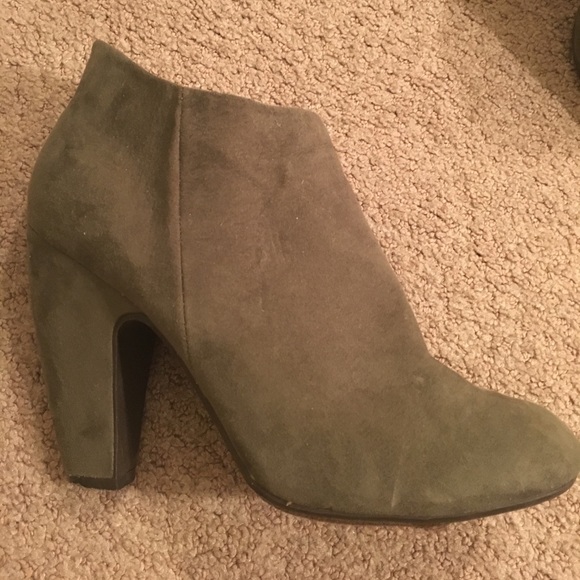 ✨Suede Booties ✨ - Picture 3 of 5