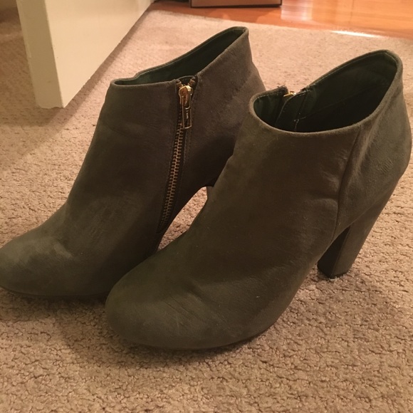 ✨Suede Booties ✨ - Picture 5 of 5