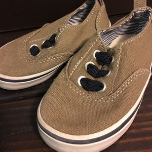 Brand new (no tags) Old Navy toodler shoes sz 6
