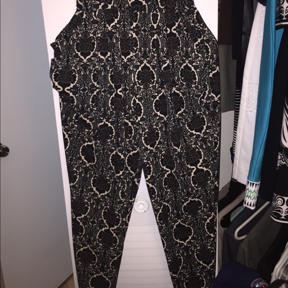 Romper long pants size medium - Picture 3 of 5