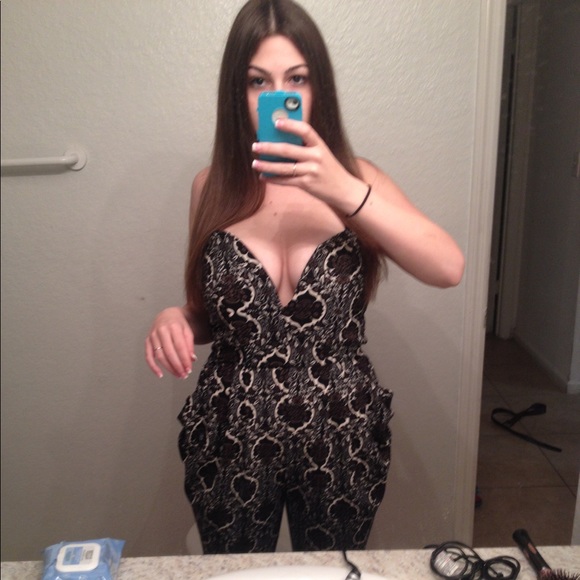 Romper long pants size medium - Picture 4 of 5