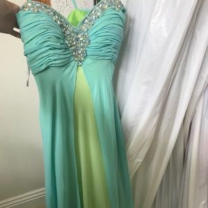 Alyn Rose Design Gown. Size 8. Strapless