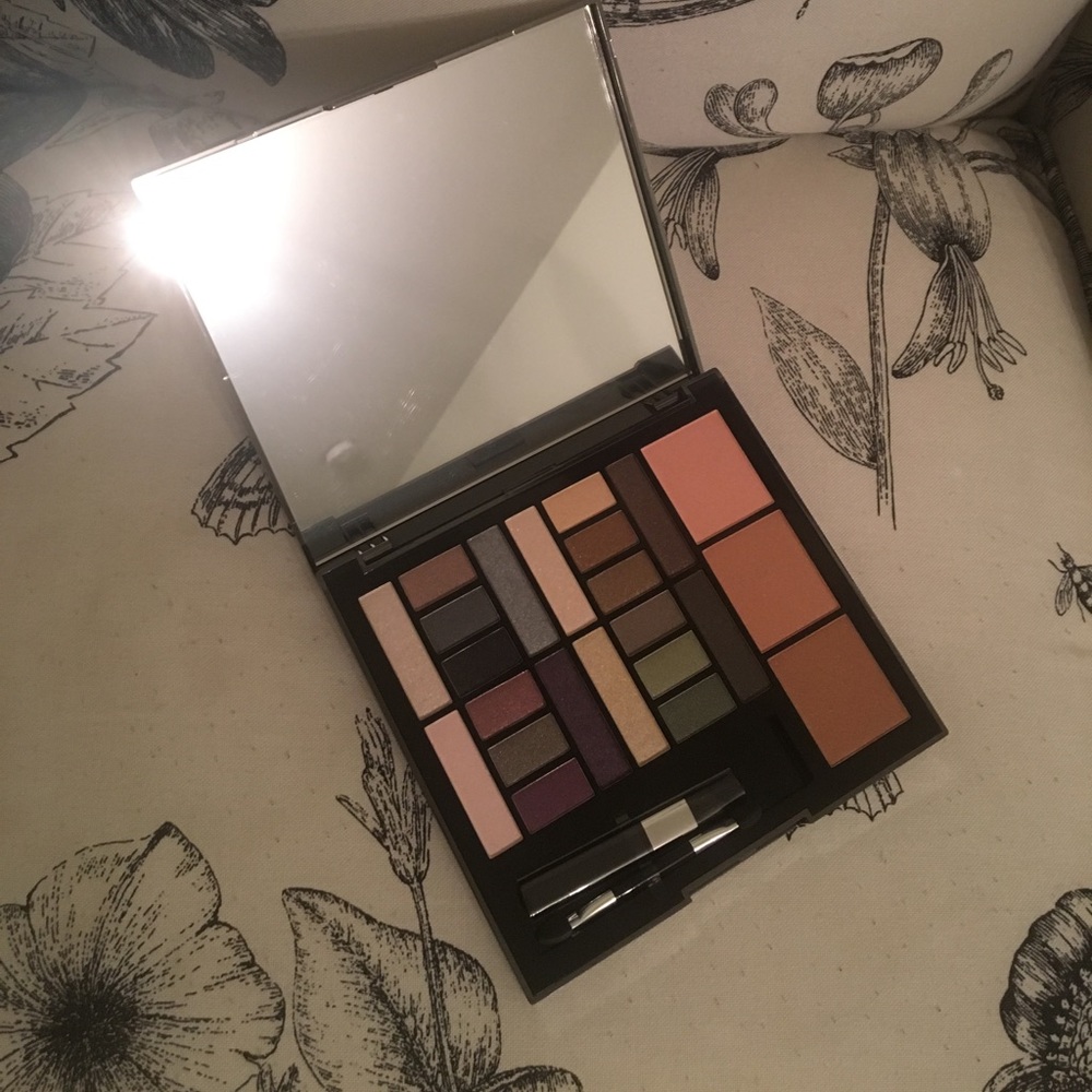 Eyeshadow & Blush Palette