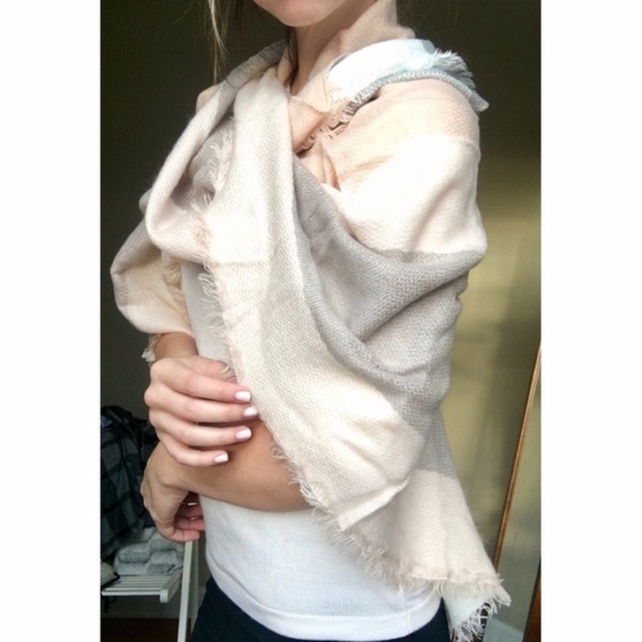 NEW large triangle very soft blanket scarf! - Picture 2 of 4