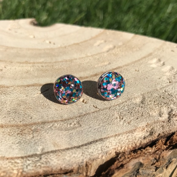 Boutique Jewelry - << Multicolor Glitter Stud Earrings >>