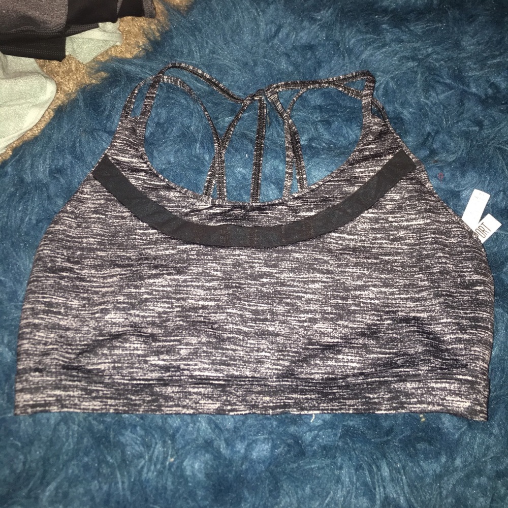 VS Strappy Sports Bra