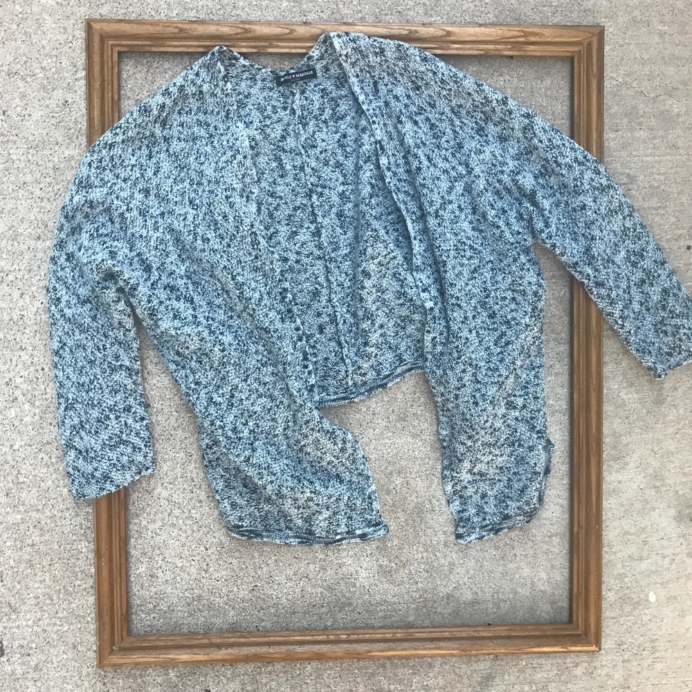 x SOLD x Brandy Melville Cropped Knit Cardigan