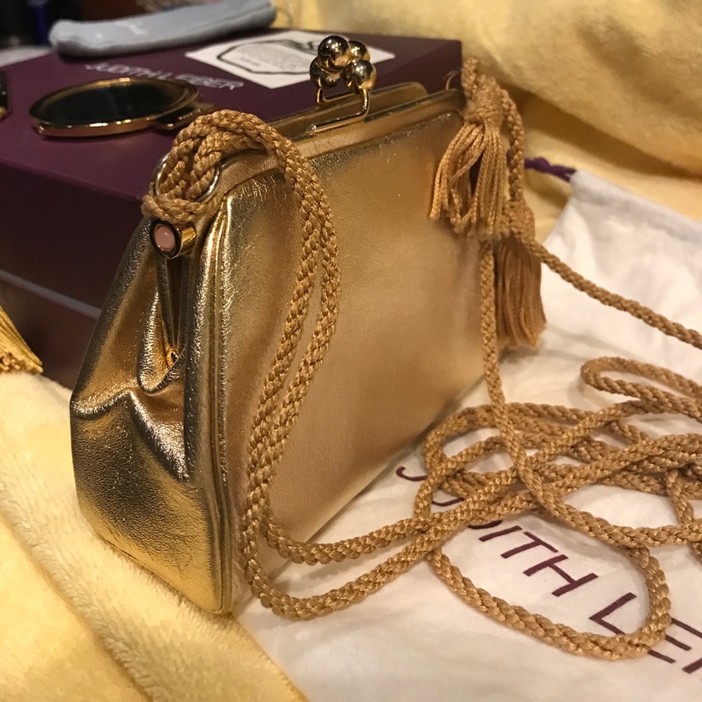 Judith Leiber evening shoulder bag.