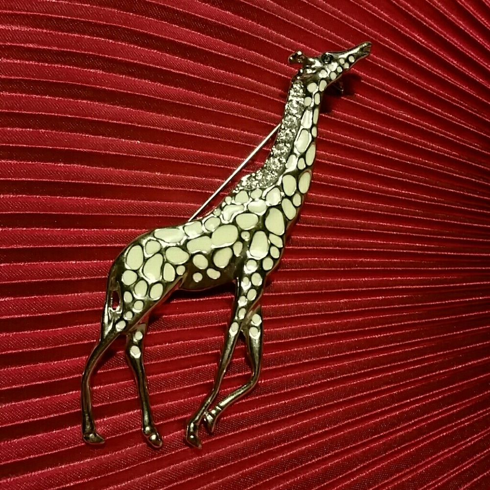 Brooch vintage  3.5"