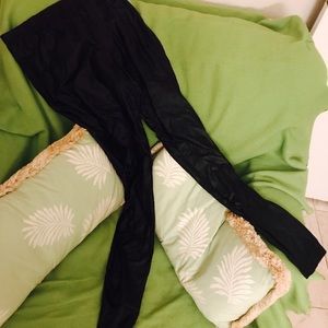 Forever 21 faux leather leggings size M 🌺