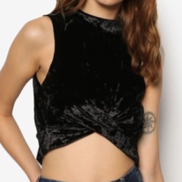 🖤 crushed velvet twisted front crop top - Picture 2 of 6