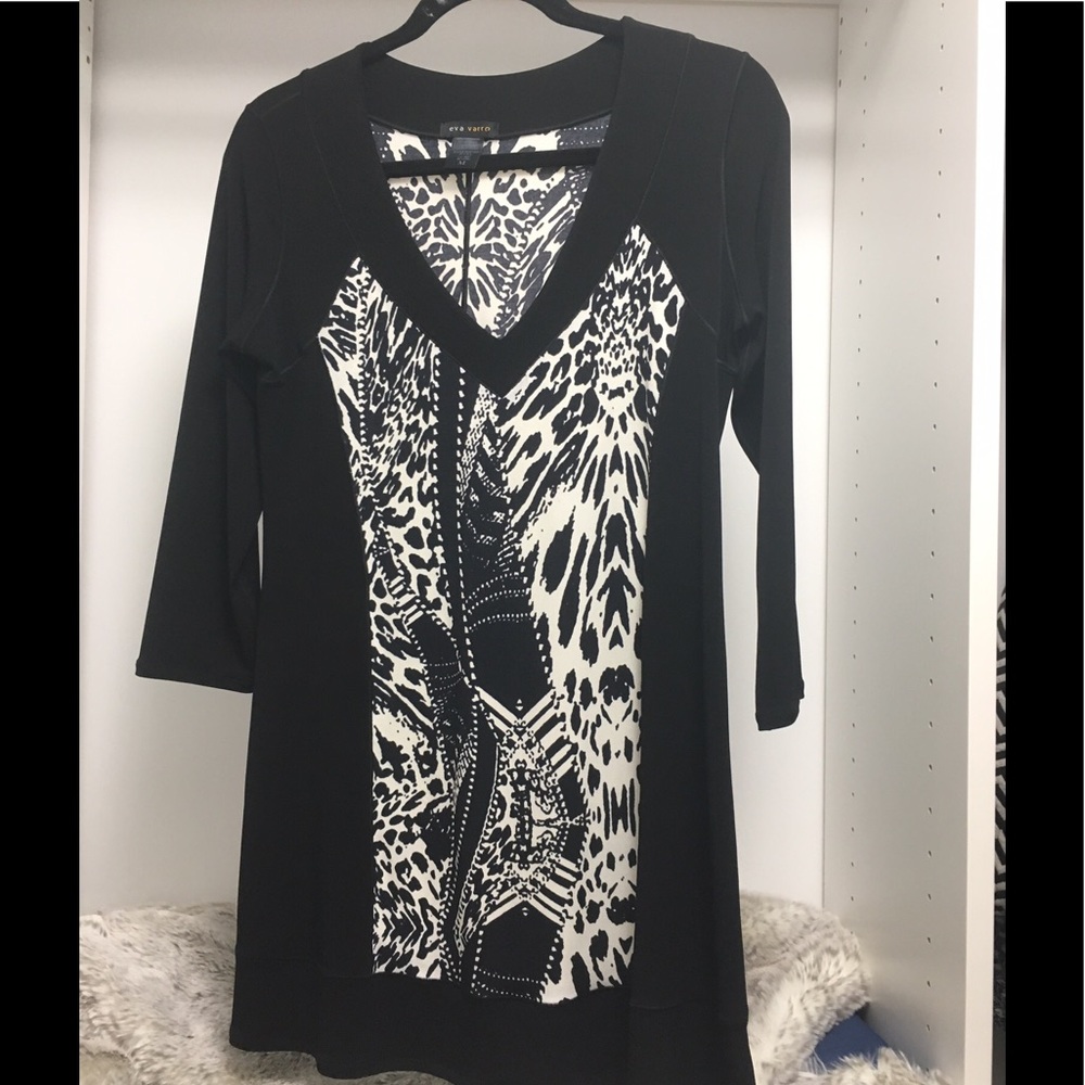 Eva Varro Tunic