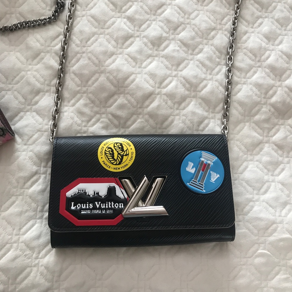 ❗️SOLD❗️Louis Vuitton WorldTourTwist Chain Wallet