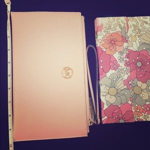 NWT MICHAEL KORS WALLET/WRISTLET LARGE