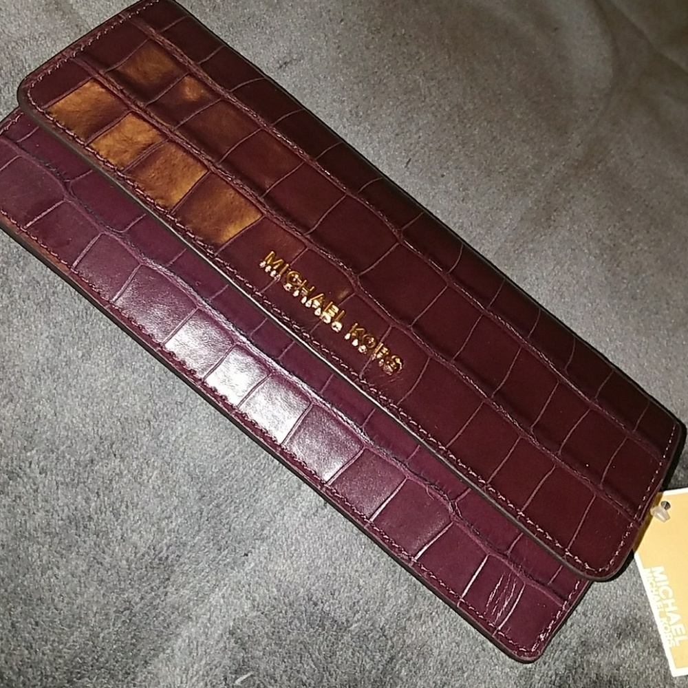 Michael Kors flat wallet