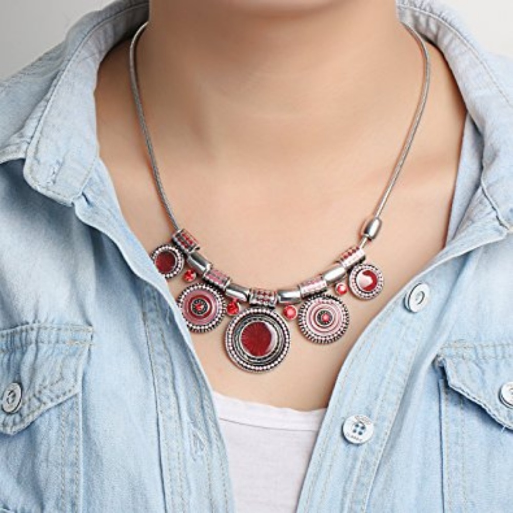 NWT! GORGEOUS NECKLACE! ❤️