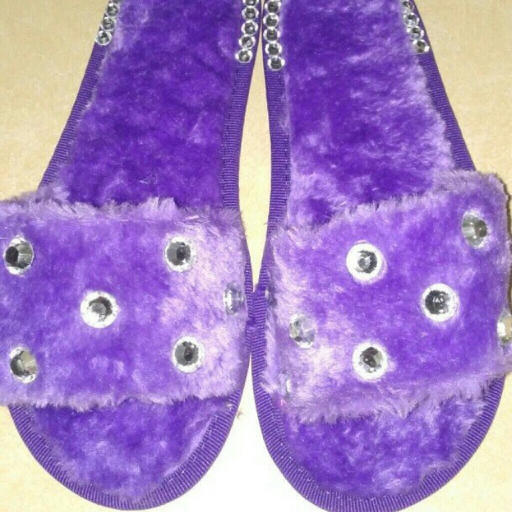Fur slippers